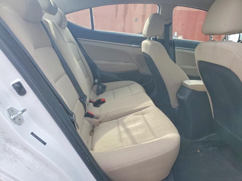 2018 HYUNDAI ELANTRA SE SE 10