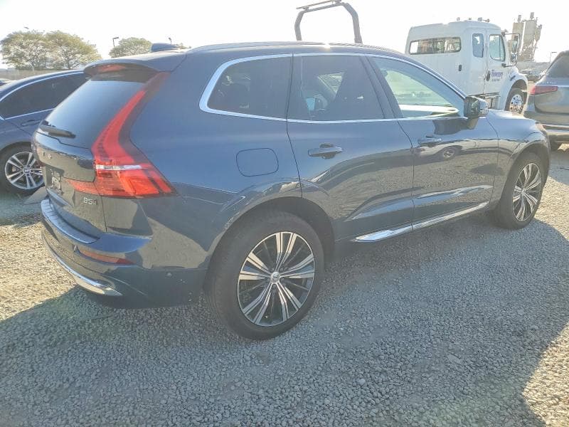 2023 VOLVO XC60 PLUS 3