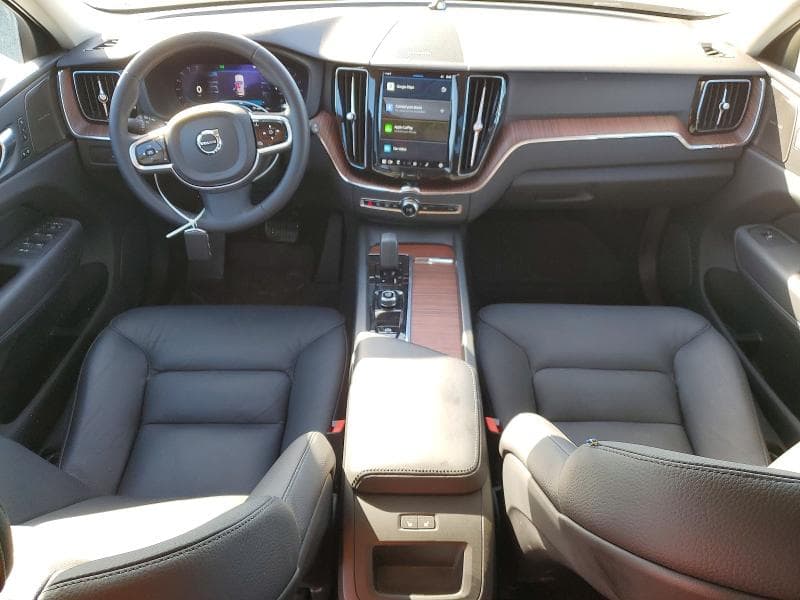 2023 VOLVO XC60 PLUS 8