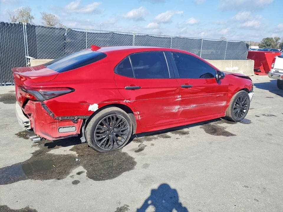 2020 TOYOTA CAMRY SE SE 3