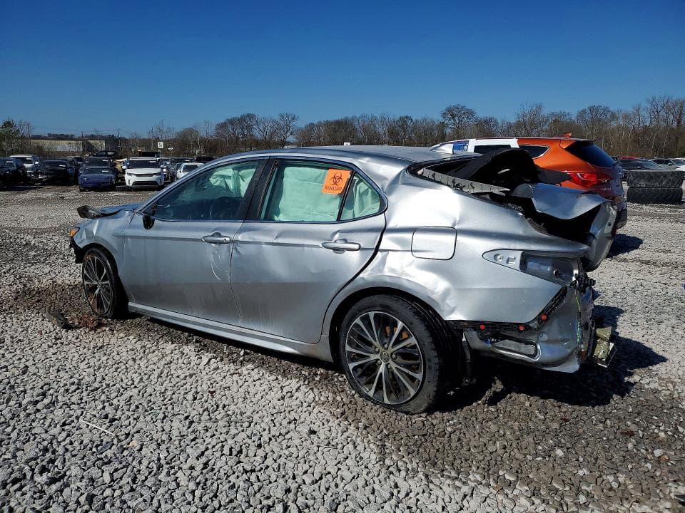 2020 TOYOTA CAMRY SE 2