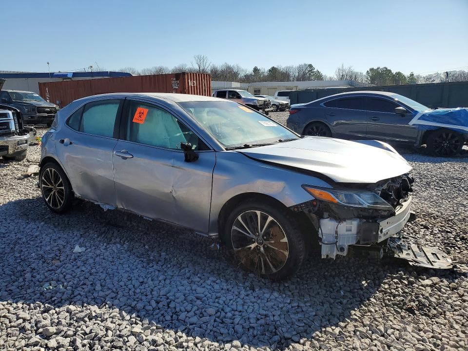 2020 TOYOTA CAMRY SE 4