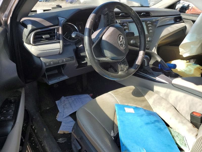 2020 TOYOTA CAMRY SE 8