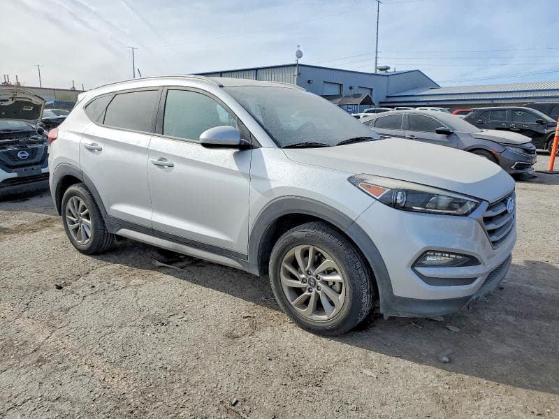 2017 HYUNDAI TUCSON SE 4
