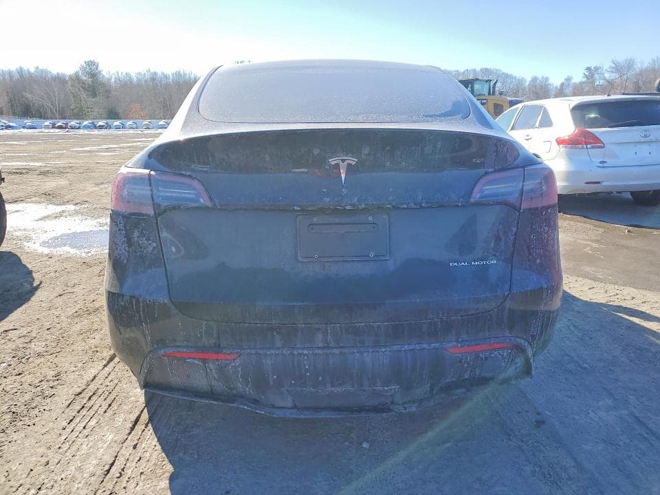 2025 TESLA MODEL Y 6