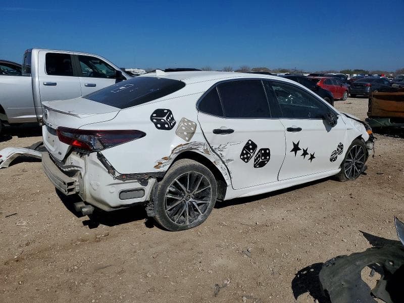 2021 TOYOTA CAMRY SE 3
