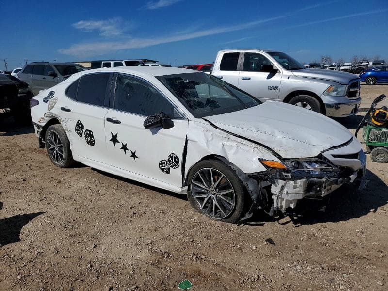 2021 TOYOTA CAMRY SE 4