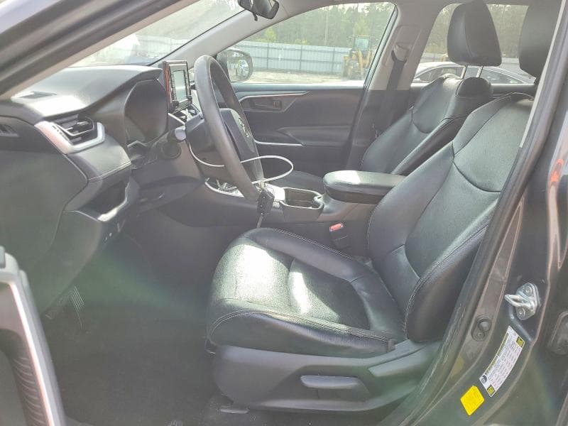2019 TOYOTA RAV4 LE 7