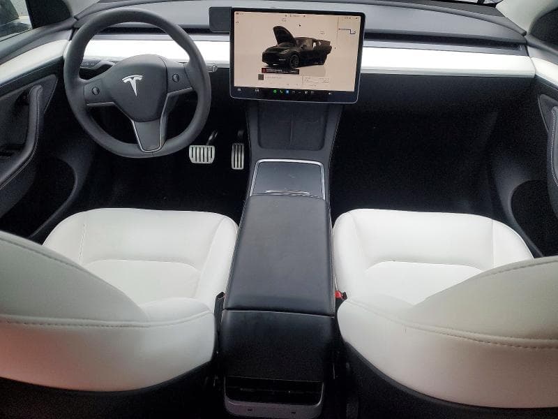 2024 TESLA MODEL Y 8