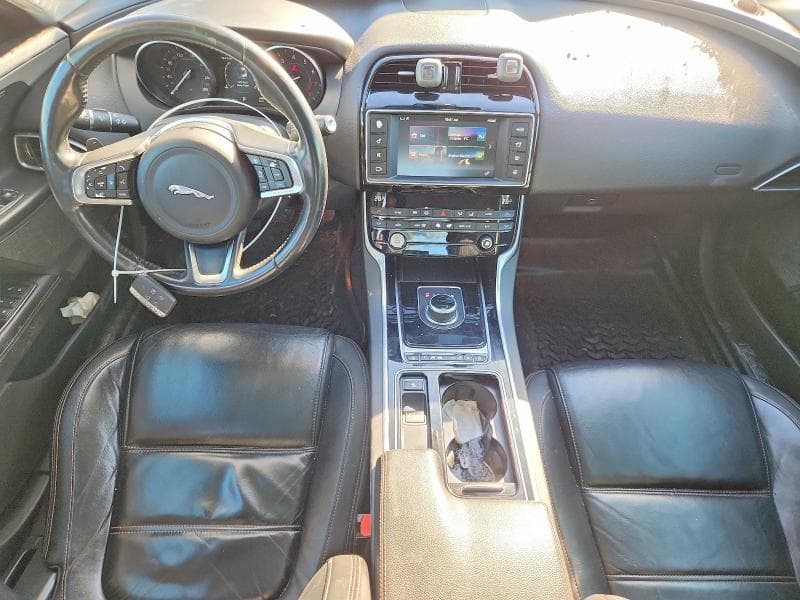 2018 JAGUAR XE PRESTIGE 8