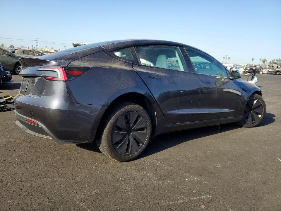 2025 TESLA MODEL 3 3