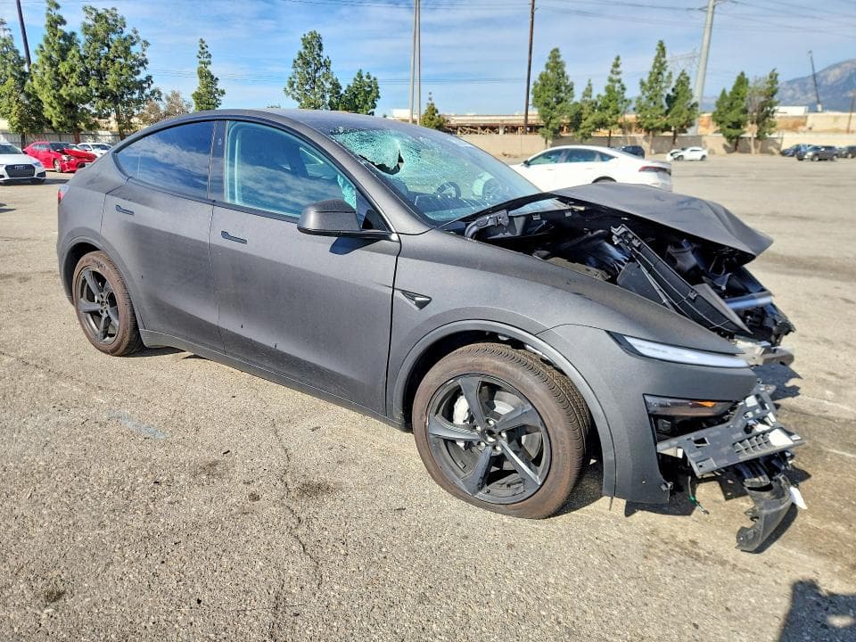 2026 TESLA MODEL Y 4