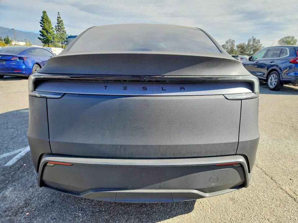 2026 TESLA MODEL Y 6