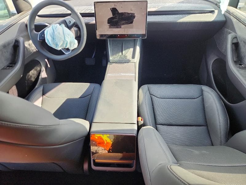 2026 TESLA MODEL Y 8