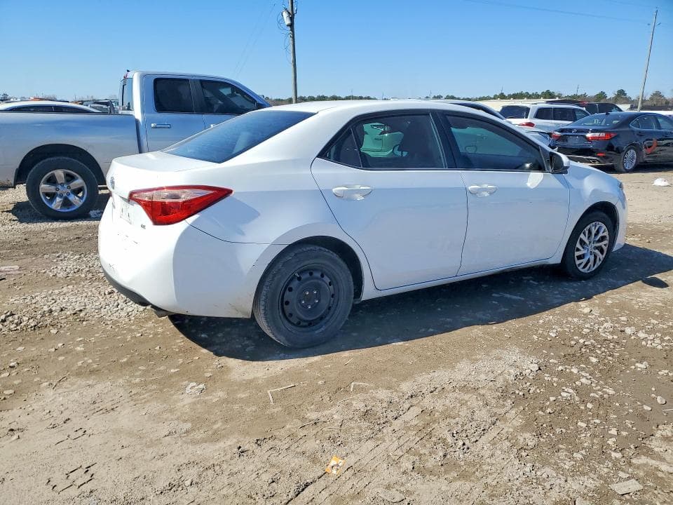 2018 TOYOTA COROLLA 3