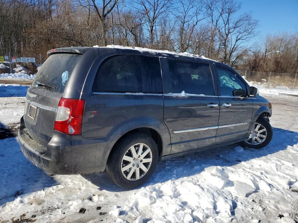 2016 CHRYSLER TOWN AND C 3