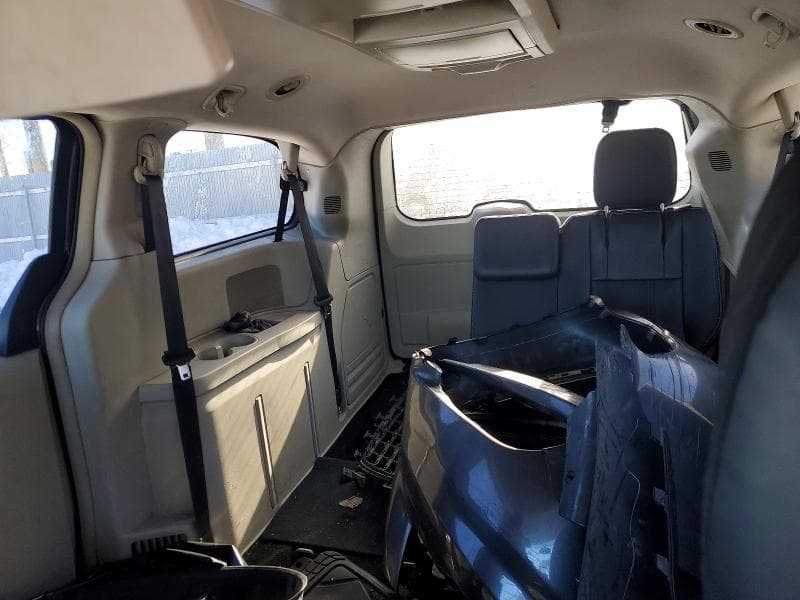 2016 CHRYSLER TOWN AND C 10