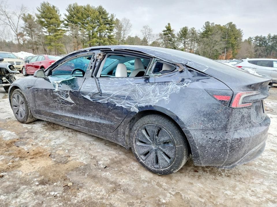 2025 TESLA MODEL 3 3