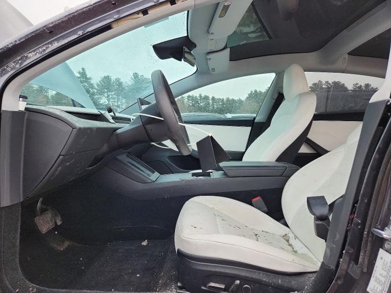 2025 TESLA MODEL 3 8