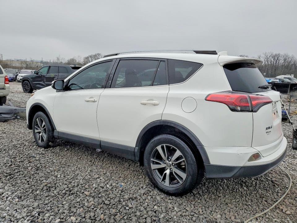 2018 TOYOTA RAV4 XLE 2