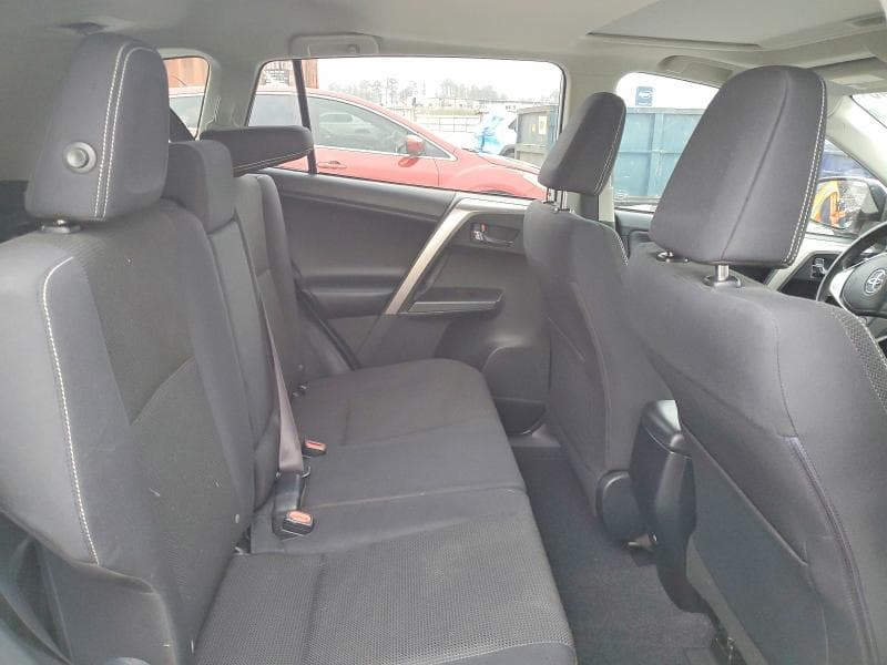2018 TOYOTA RAV4 XLE 10