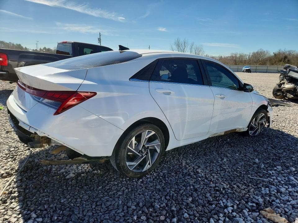 2024 HYUNDAI ELANTRA SEL SEL 3