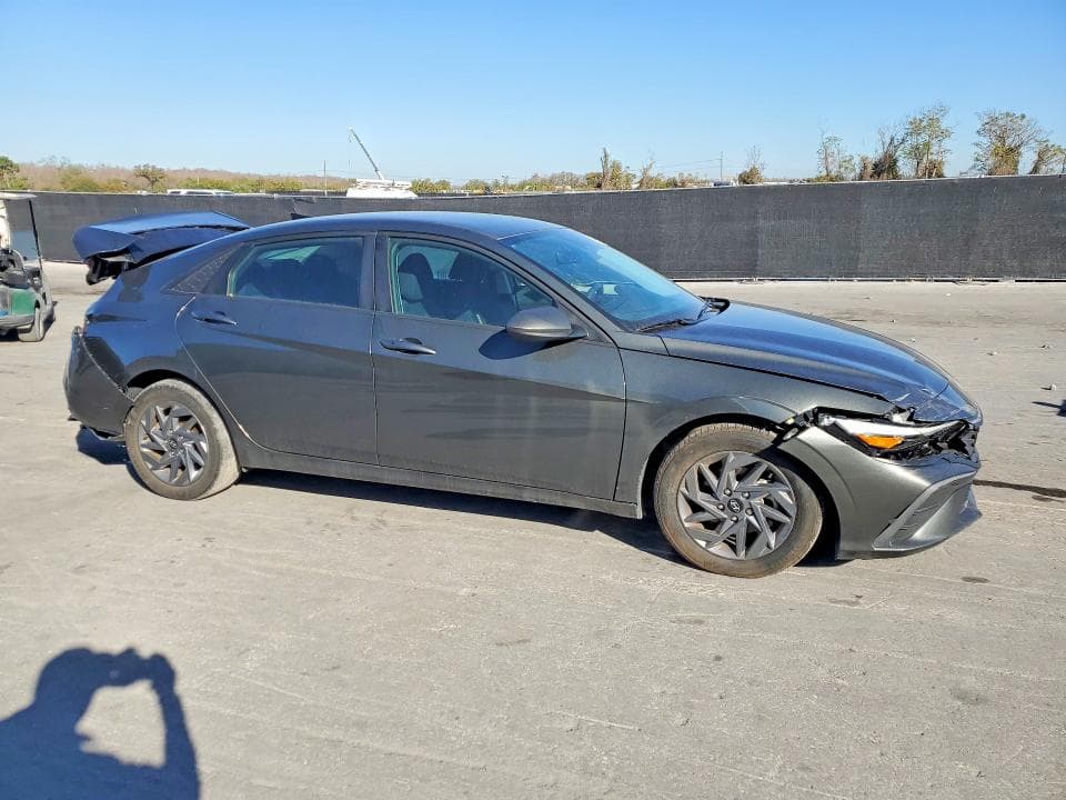 2024 HYUNDAI ELANTRA SEL 4