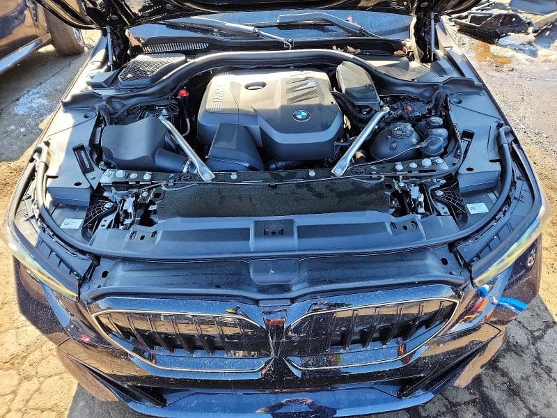 2025 BMW 530 XI 11