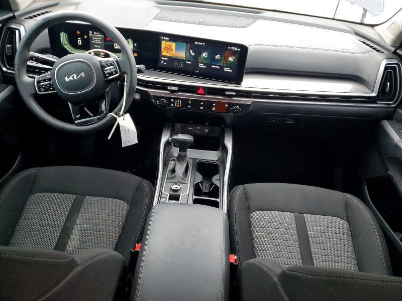2025 KIA SORENTO 8