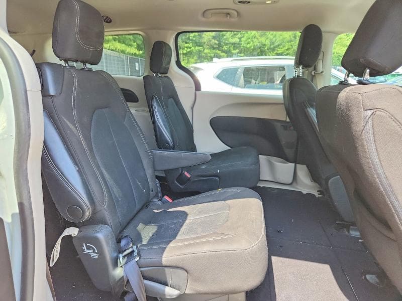 2022 CHRYSLER VOYAGER LX 11