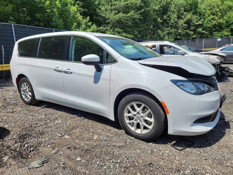 2022 CHRYSLER VOYAGER LX 4