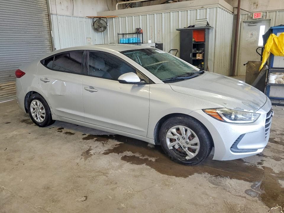 2018 HYUNDAI ELANTRA SE 4