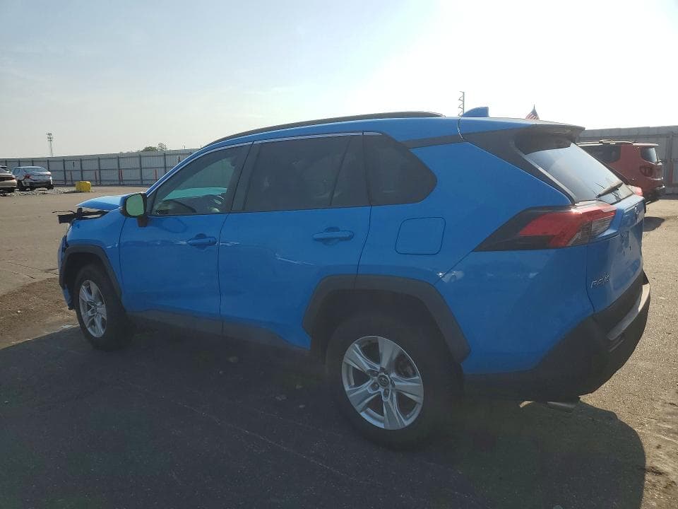 2020 TOYOTA RAV4 XLE 2