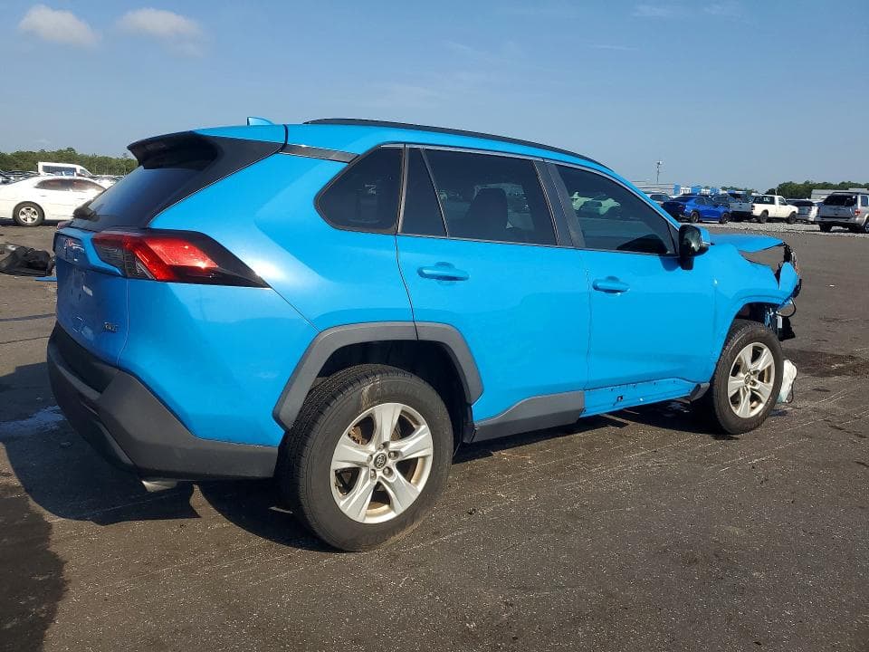 2020 TOYOTA RAV4 XLE 3