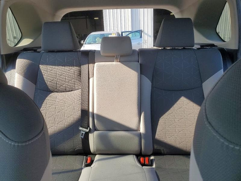 2020 TOYOTA RAV4 XLE 10