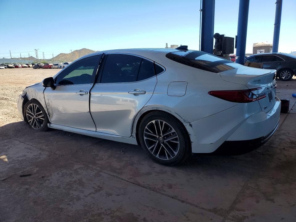 2025 TOYOTA CAMRY XLE 2