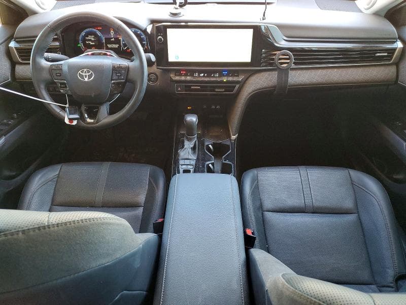 2025 TOYOTA CAMRY XLE 8