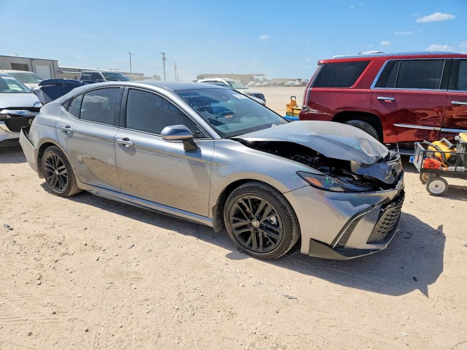 2025 TOYOTA CAMRY SE 4