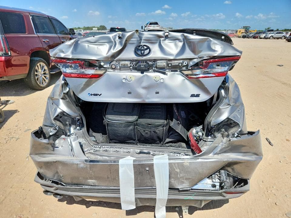 2025 TOYOTA CAMRY SE 6
