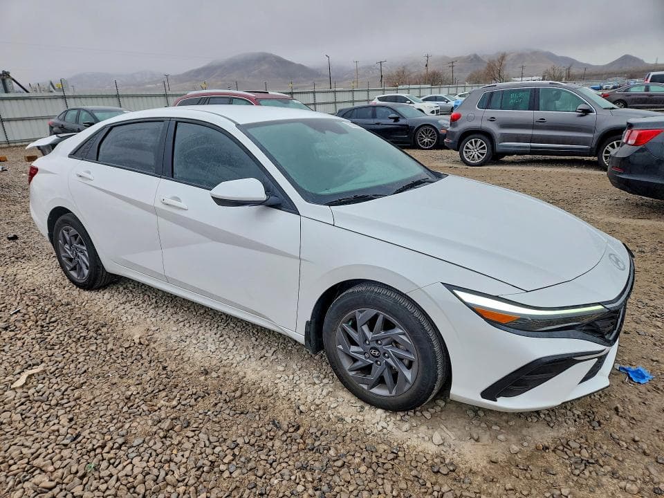 2024 HYUNDAI ELANTRA SEL SEL 4