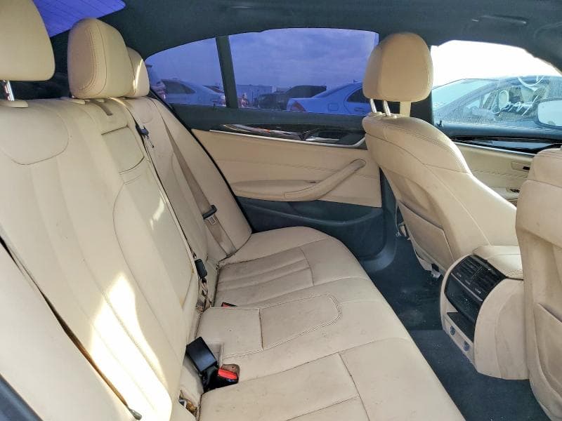 2019 BMW 530E 11