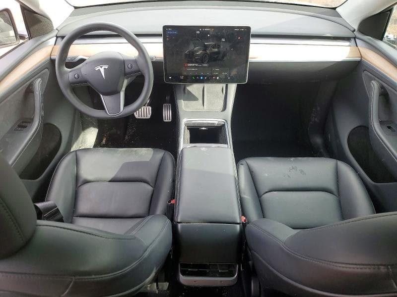 2025 TESLA MODEL Y 8