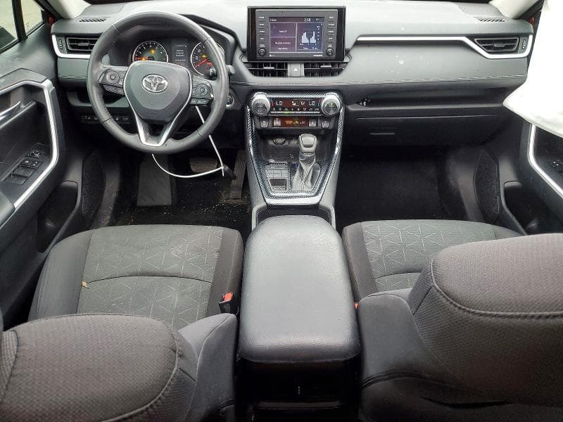 2021 TOYOTA RAV4 XLE XLE 8