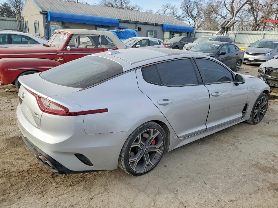 2018 KIA STINGER GT2 3