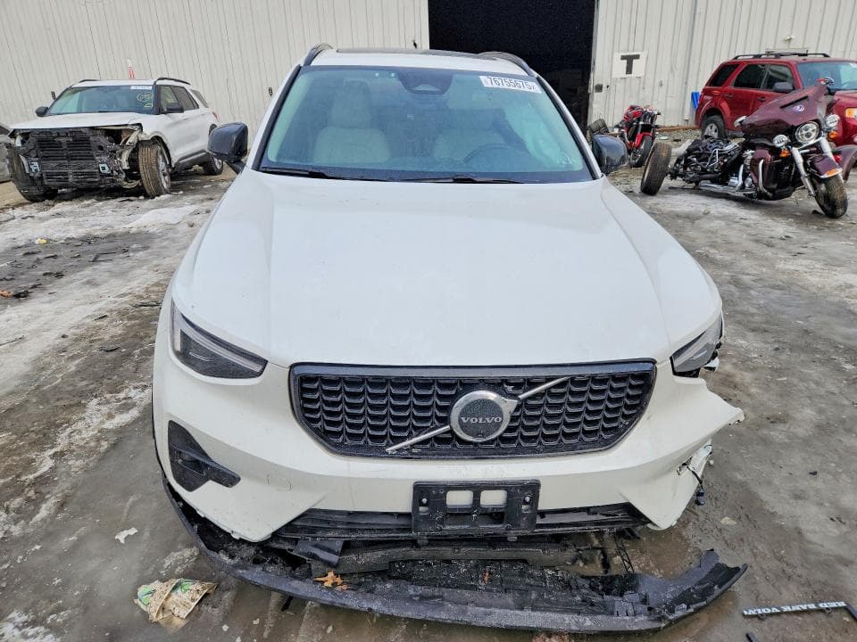 2025 VOLVO XC40 ULTRA 5