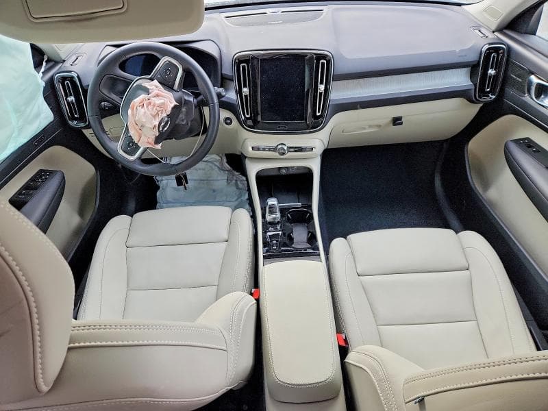 2025 VOLVO XC40 ULTRA 8