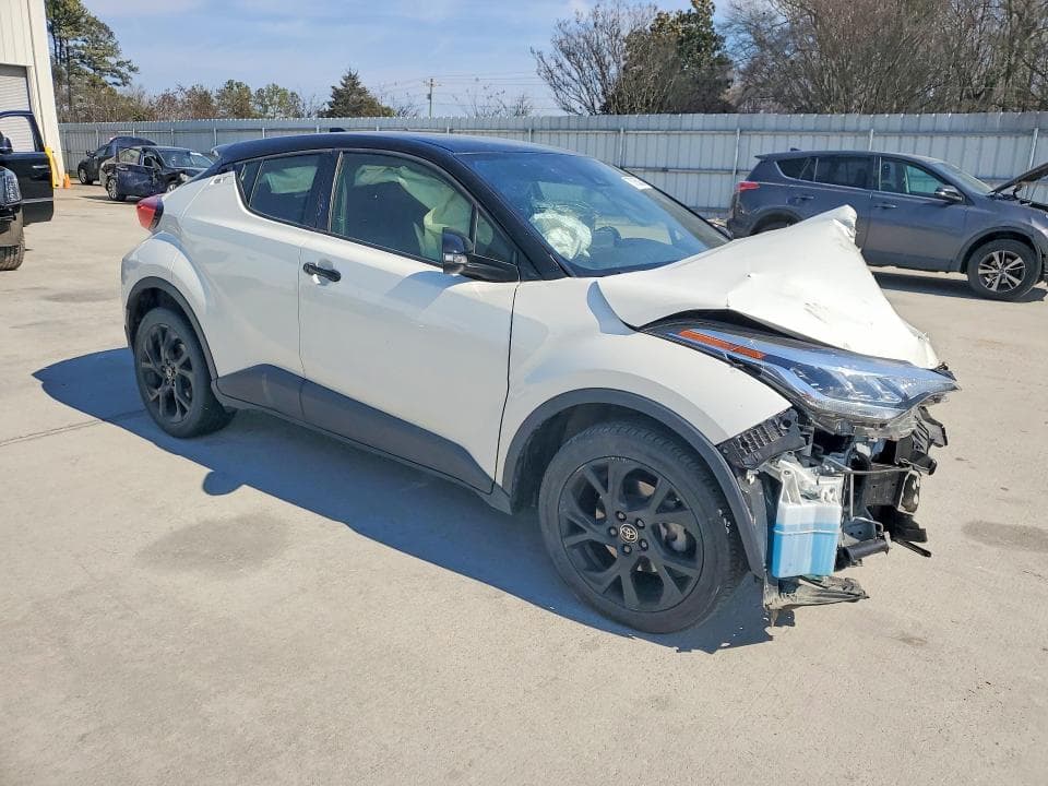 2021 TOYOTA C-HR 4