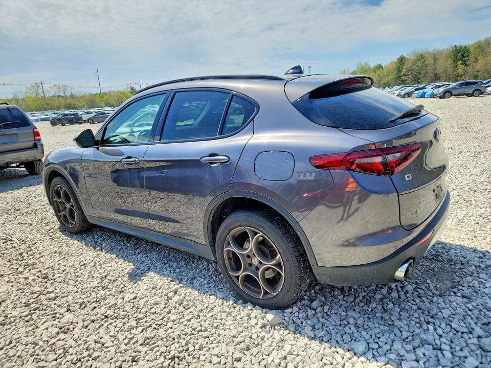 2018 ALFA ROMEO STELVIO SPORT 2