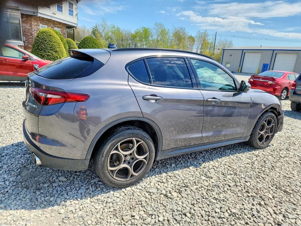 2018 ALFA ROMEO STELVIO SPORT 3
