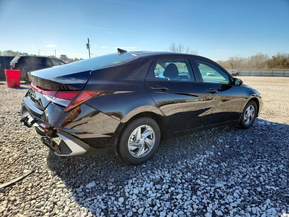 2026 HYUNDAI ELANTRA SE 3